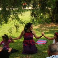 Família MAM – Narração de história para surdos e ouvintes Família MAM – Narração de história para surdos e ouvintes
