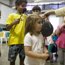 Família MAM :: Visita mediada às exposições em cartaz com experiência poética Família MAM :: Visita mediada às exposições em cartaz com experiência poética