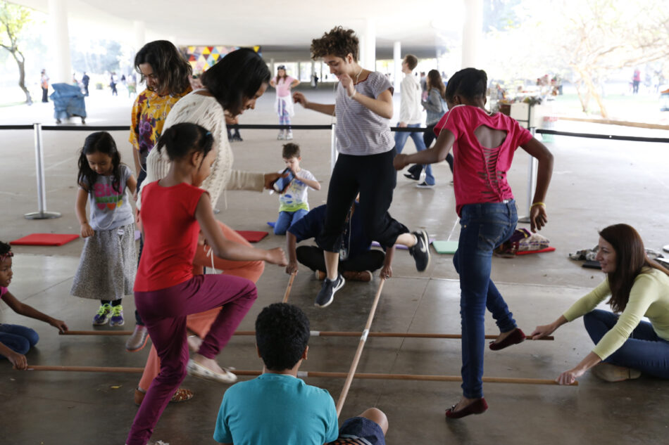 Férias no MAM: Brincadeiras com corda e bambu