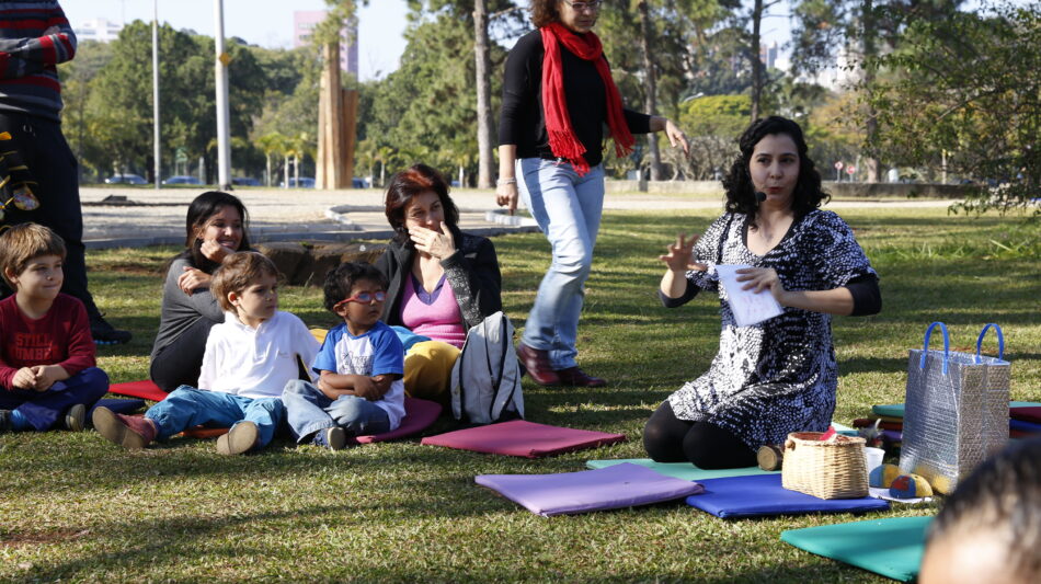 Contatos com a Arte: Encontro A arte de contar história de boca com Cristiane Velasco