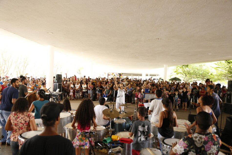 Domingo MAM: Oficina de cianotipia e apresentação musical com Banda Alana