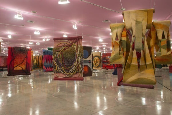 Visita à exposição Os pássaros de fogo levantarão voo novamente. As formas tecidas de Jacques Douchez e Norberto Nicola, com mam educativo