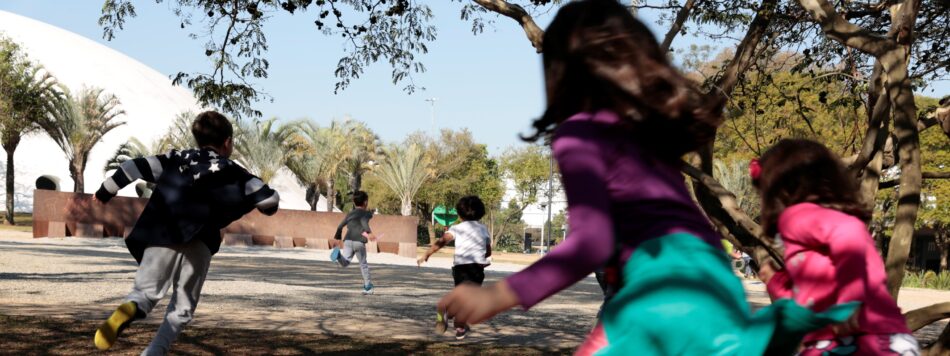 Maratona de experiências no Jardim das Esculturas com o mam educativo
