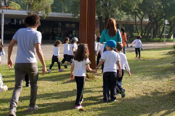 Pequenas danças no Jardim de Esculturas com Plataforma Panelinha