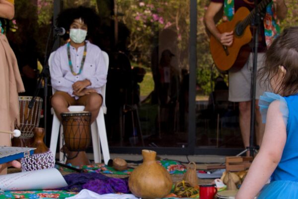 Percurso poético musical no Jardim de Esculturas com Grupo Sementeira