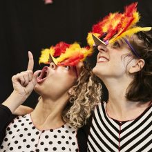 Bichos  em festa:  poesia e rima, música, acessibilidade, processo criativo com Tânia Grinberg e Naiane Olah