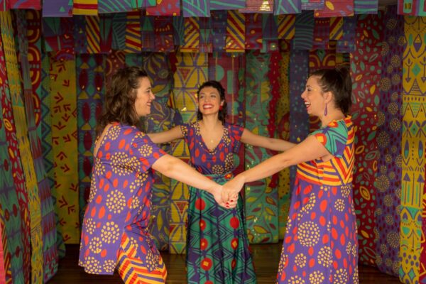 Festa no Céu: Oficina interativa de contação de história com música, dança e brincadeiras para bebês com Histórias de Brincar
