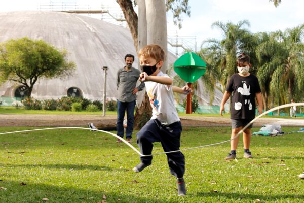 Maratona de experiências poéticas no Jardim de Esculturas