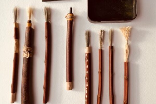 Produção de materiais artísticos naturais: pincéis e riscadores com Denise Valarini