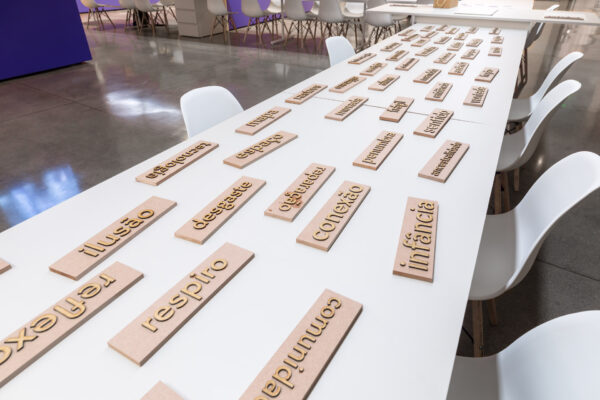 Visita à exposição “Elementar: fazer junto” com experiência poética com MAM Educativo