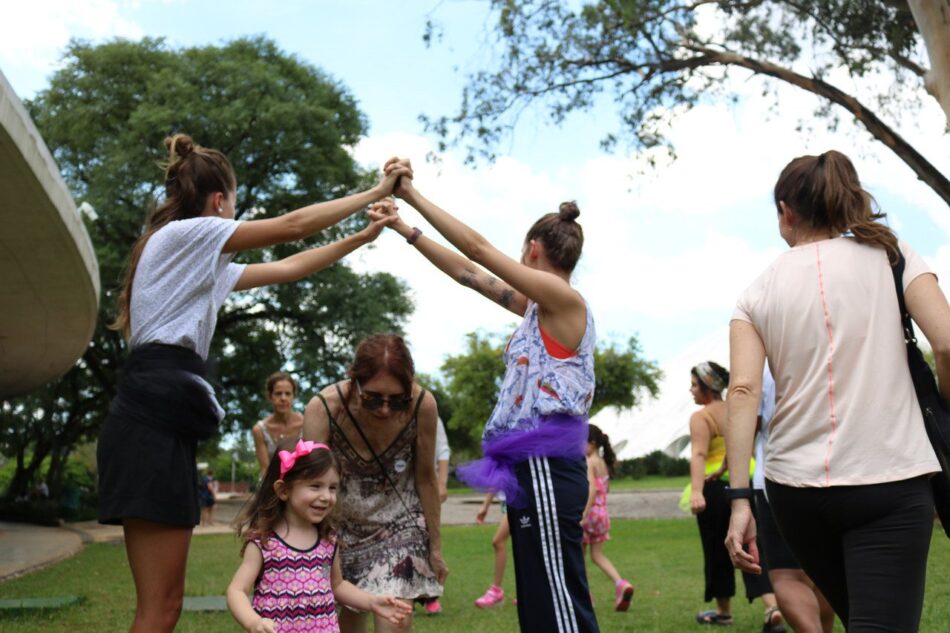 Maratona de brincadeiras no Jardim de Esculturas com MAM Educativo