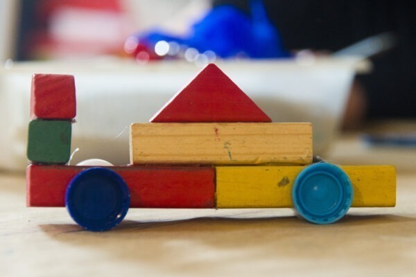 Brinquedos de madeira, com MAM Educativo
