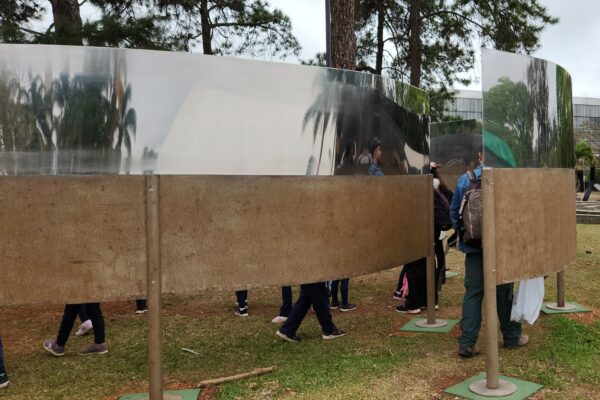 Visita às novas obras do Jardim de Esculturas com MAM Educativo