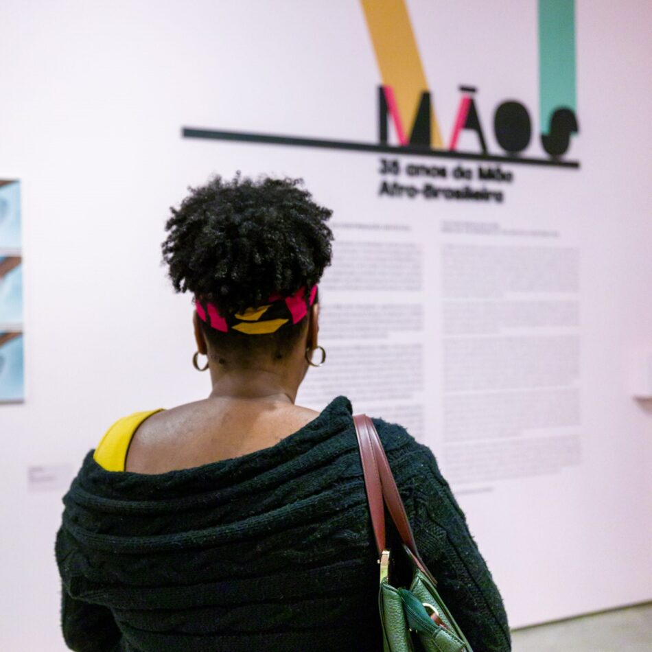 Para ler junto na exposição “Mãos: 35 anos da Mão Afro-Brasileira”