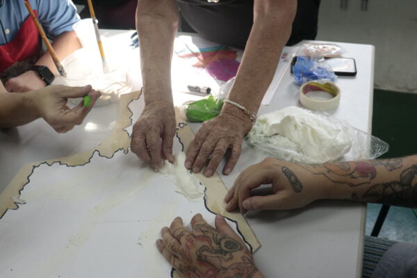 Processos criativos táteis e multissensoriais