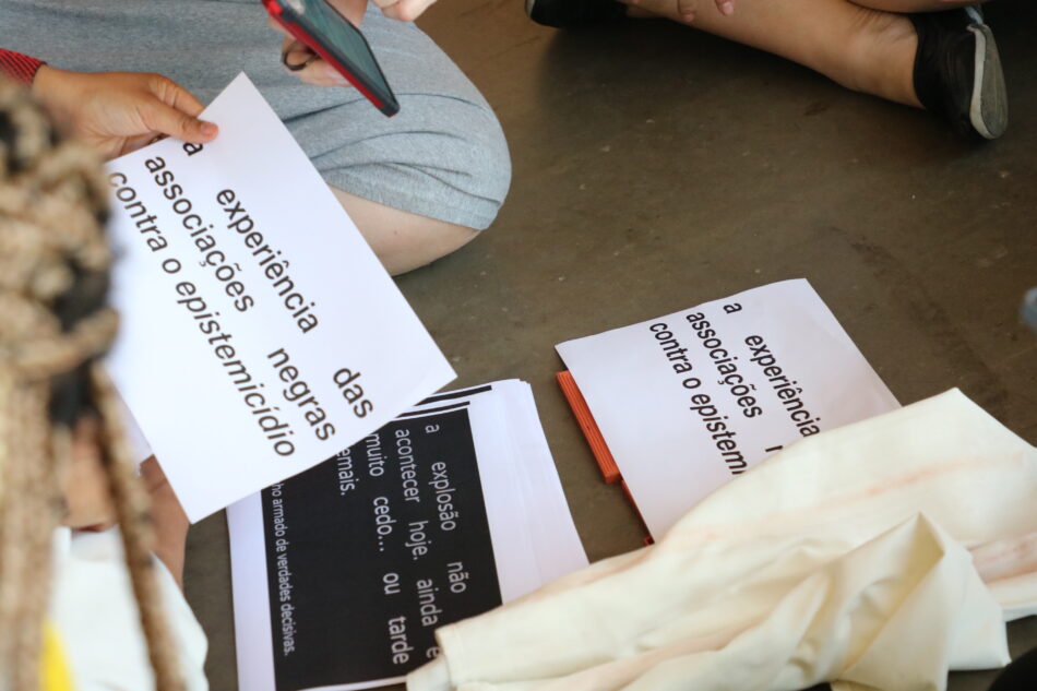 Práticas para um currículo antirracista,