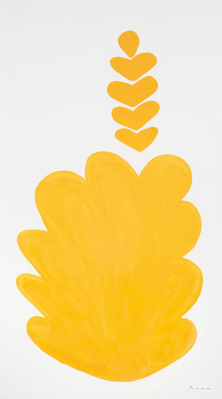 Descrição da imagem: sobre fundo branco, pintura centralizada de uma planta com flores amarela. Quatro pétalas, em forma de coração, e uma oval, estão dispostas em linha reta acima dela. A base possui nove pontas arredondadas. Fim da descrição da imagem.
