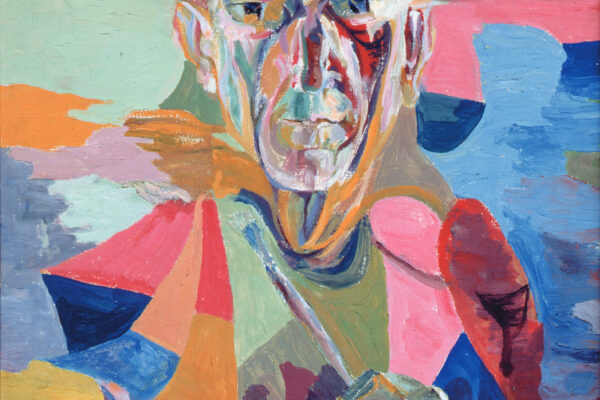 Imagem. Descrição da imagem: Um autorretrato ou retrato de um homem, possivelmente Flávio de Carvalho, pintado em estilo expressivo com cores vibrantes e pinceladas soltas. A figura, de pele clara, está representada em primeiro plano, olhando diretamente para frente com uma expressão intensa e séria. O rosto e o corpo são construídos com manchas e blocos de cor que variam entre tons de azul, vermelho, laranja, verde e branco. O cabelo é representado com pinceladas rápidas e escuras no topo da cabeça. A vestimenta da figura no torso exibe grandes planos geométricos em tons de rosa forte, vermelho, azul claro, laranja e azul escuro. As mãos, colocadas uma sobre a outra na parte inferior do quadro, são pintadas de forma esquemática, com tons de branco, azul claro e bege. O fundo é abstrato, composto por grandes áreas de cor que incluem rosa, vermelho, azul claro e verde-amarelado. No canto superior direito, há uma inscrição em tinta verde que parece ser uma assinatura e data. Fim da descrição.