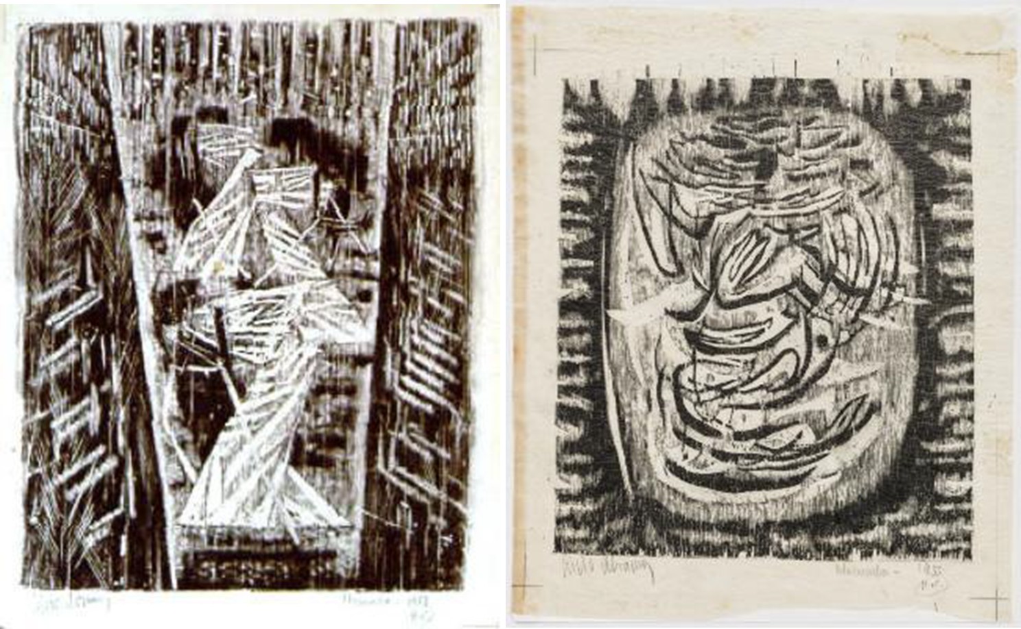 Descrição da imagem: Fotografia horizontal e colorida de duas folhas de papel lado a lado, cada uma delas com uma gravura abstrata em preto e branco. Na obra à esquerda, a composição mostra uma perspetiva profunda, como um corredor ou passarela estreita, ladeada por estruturas verticais escuras, que remetem a estantes ou prateleiras. No centro da composição há elementos geométricos dispostos um sobre o outro. O fundo está repleto de linhas verticais e diagonais, que reforçam a sensação de profundidade. Na obra à direita, em papel envelhecido, há uma forma central ovalada, rodeada por linhas horizontais densas que criam uma moldura escura. No interior da forma oval, várias linhas curvas e fragmentadas se sobrepõem e se cruzam. Fim da descrição. 