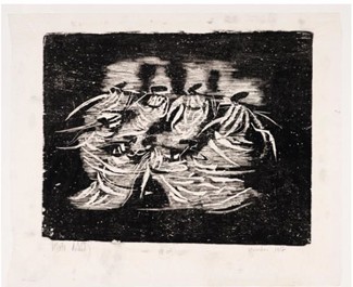 Descrição da imagem: Gravura em preto e branco de um grupo de mulheres posicionadas em roda, todas com longos vestidos esvoaçantes. As saias são amplas, com linhas curvas e diagonais, que sugerem movimento. Os rostos não são definidos, e algumas usam turbantes. O fundo da composição é preto e denso, e contrasta com as vestes brancas. Acima das figuras, há formas verticais difusas, que se assemelham a reflexos ou sombras projetadas. Fim da descrição. 