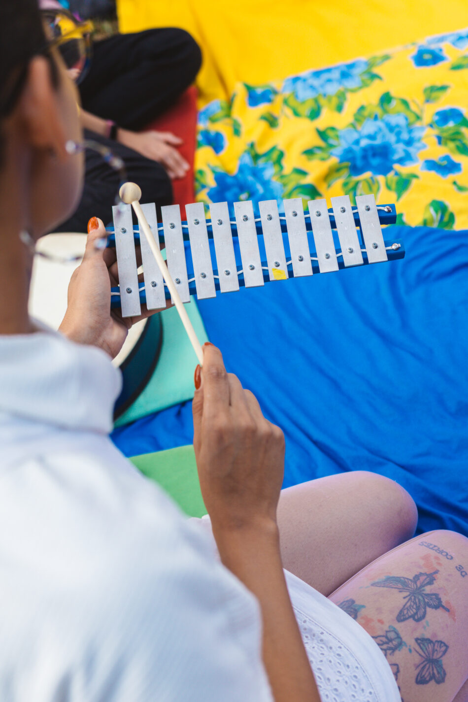 culturas da infância: experiências poéticas-musicais e pedagogia das artesanias na arte educação