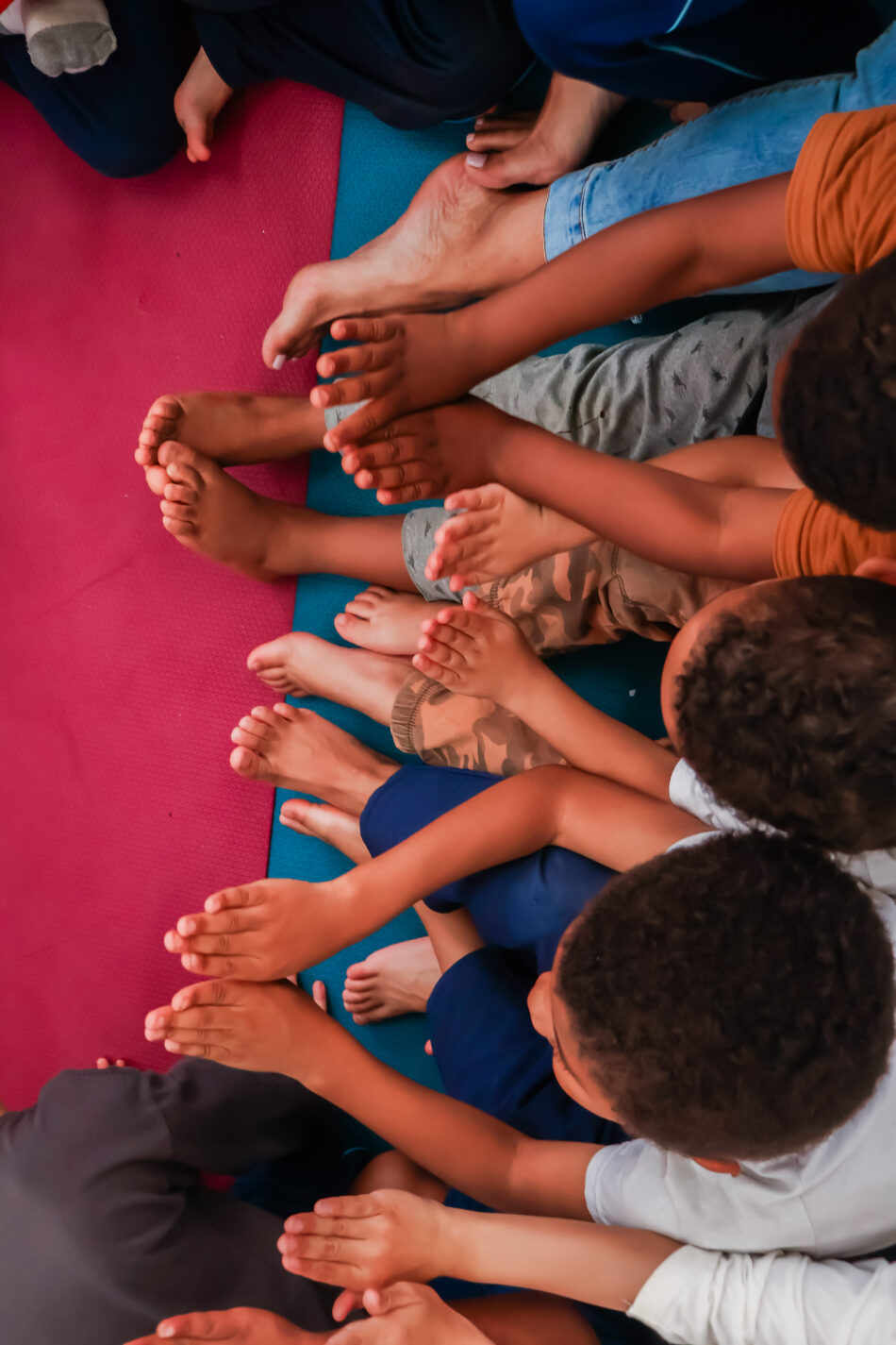 Do silêncio à ação: educar para as relações étnico-raciais como direito na infância