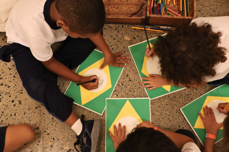 Infâncias criadoras: educar como direito, aprender na diferença
